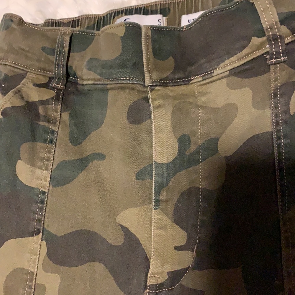 5 for $25🎈 Hollister camo ultra high rise camo pants - Picture 4 of 7